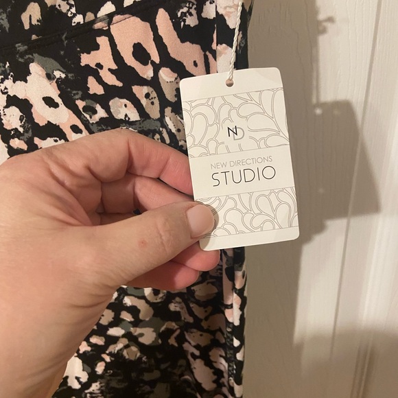 New Directions Studio Abstract Print Leggings - Picture 2 of 7